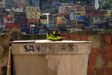 Matteo Donelli – Intrecci: vita nella favela